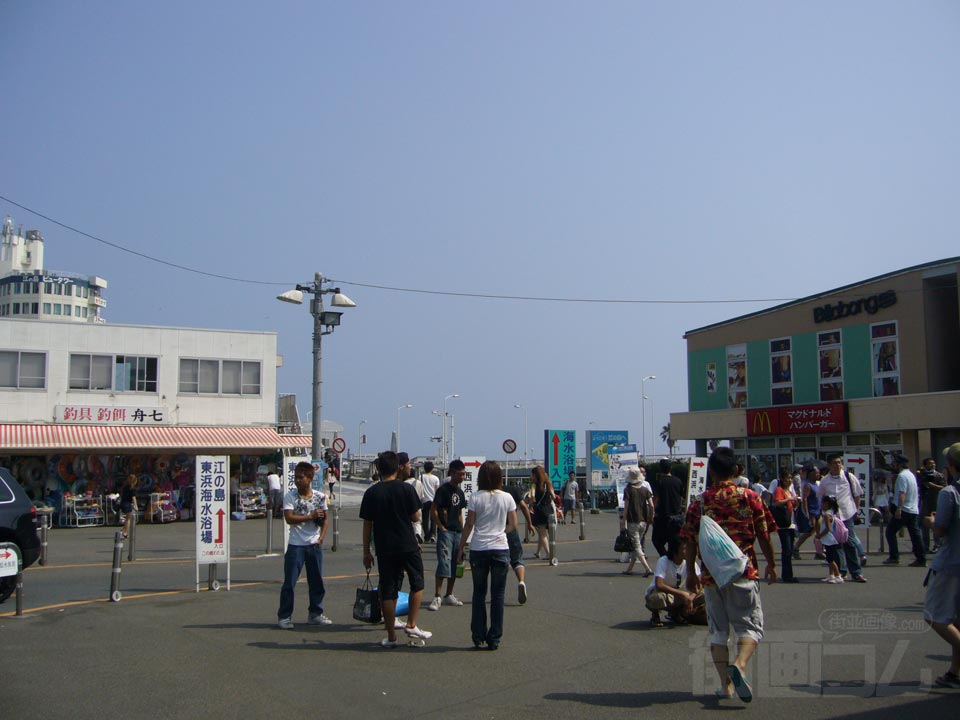 小田急片瀬江ノ島駅前