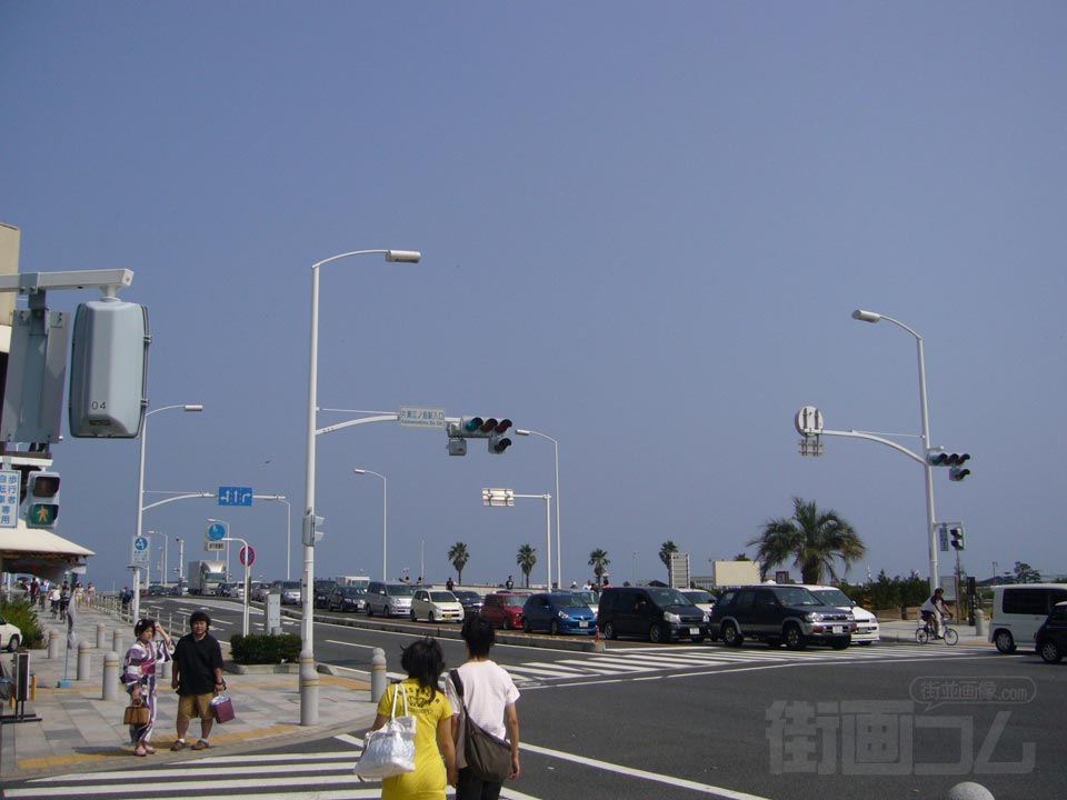 片瀬江ノ島駅入口交差点