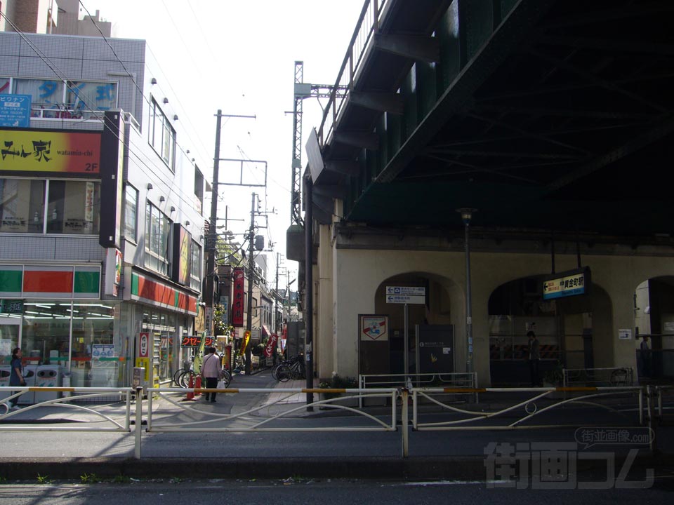 京急黄金町駅前写真画像