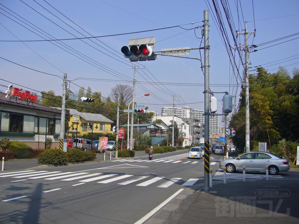 黒川駅北側交差点写真画像
