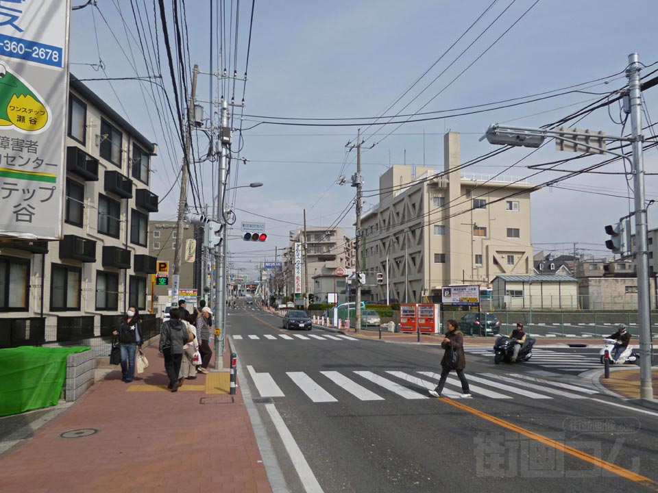 瀬谷区総合庁舎入口交差点写真画像