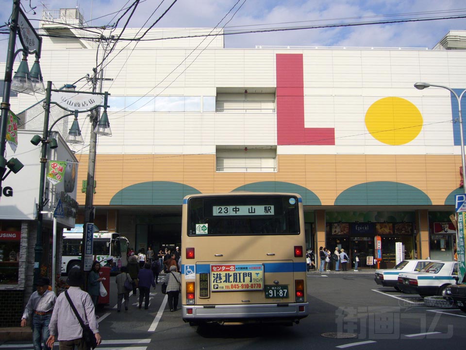 中山駅前南口写真画像