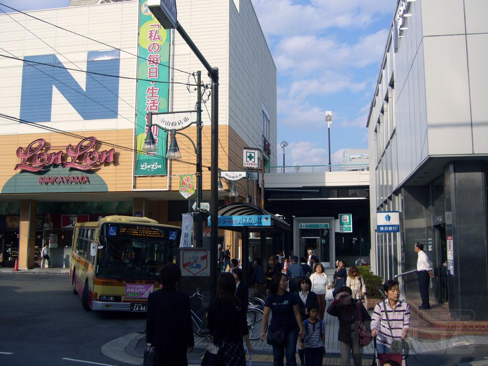 中山駅前南口写真画像