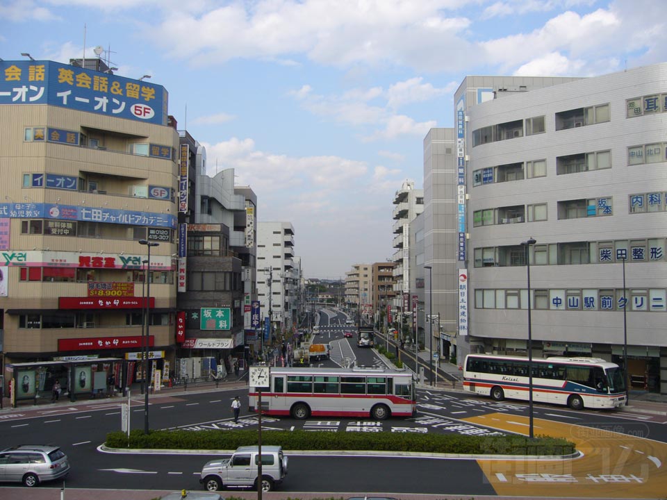 中山駅前北口写真画像