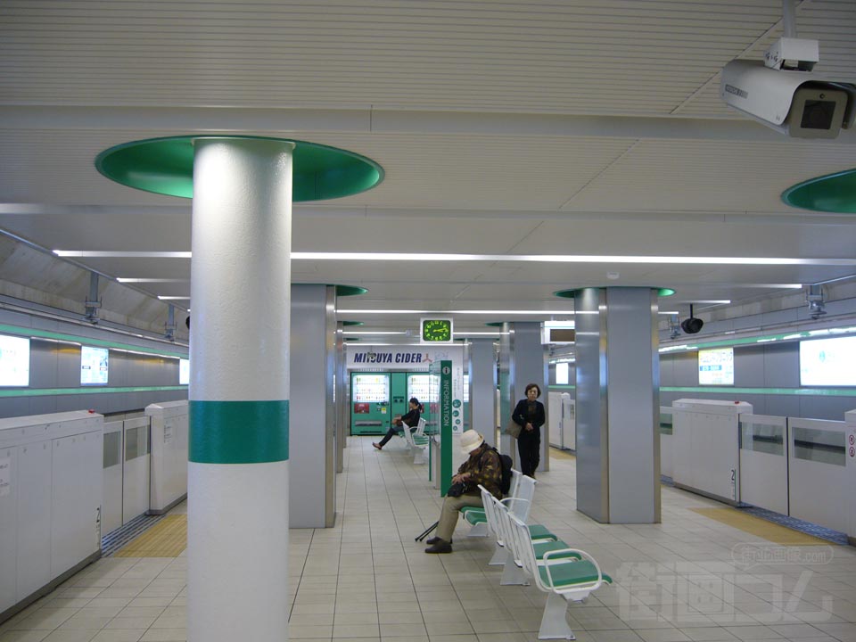 横浜市営地下鉄中山駅写真画像