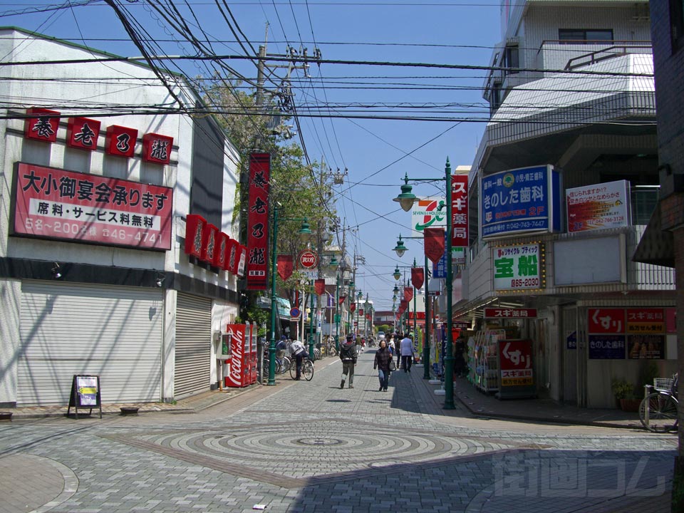 アクト南口一番街前