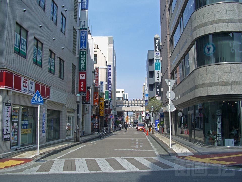夏の小路写真画像
