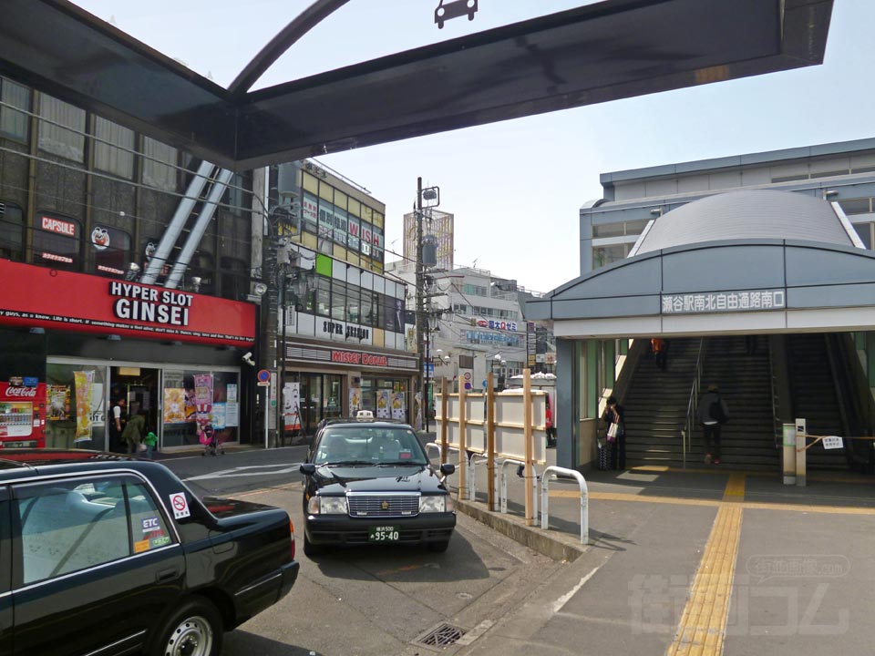 相鉄瀬谷駅南口前写真画像