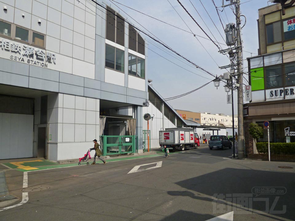 相鉄瀬谷駅南口前写真画像