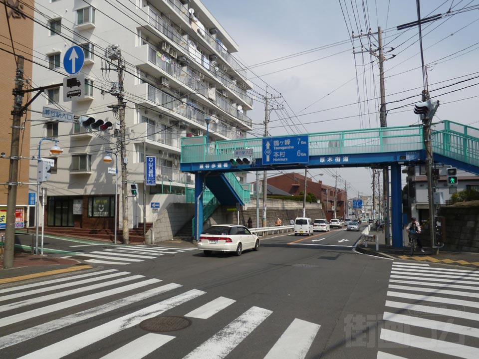 瀬谷駅入口交差点写真画像