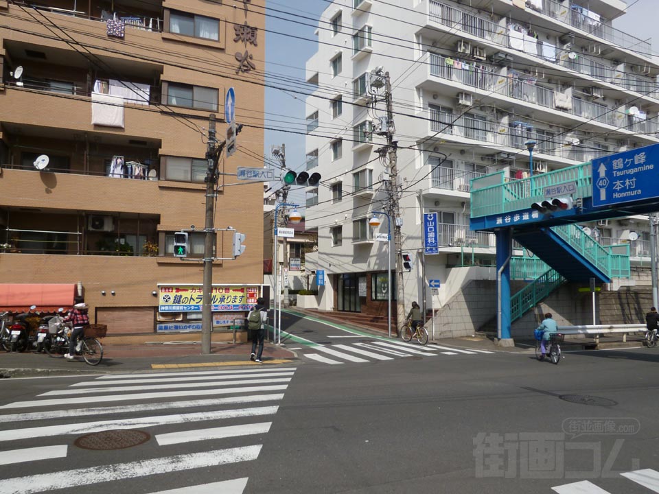 瀬谷駅入口交差点写真画像