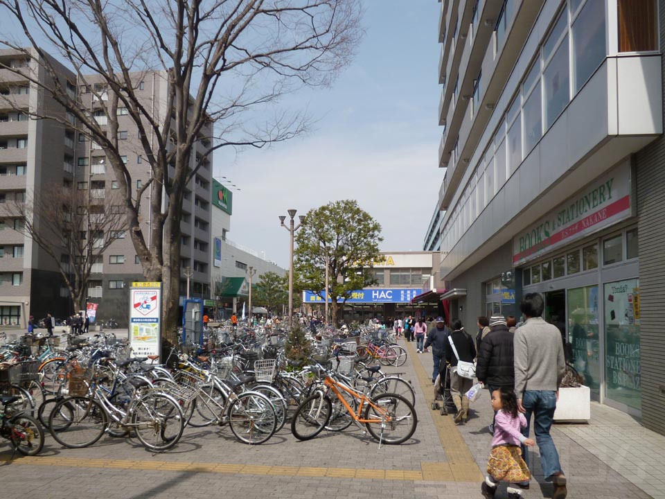 相鉄瀬谷駅北口前写真画像