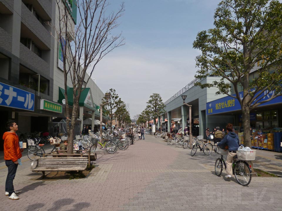 相鉄瀬谷駅北口前写真画像