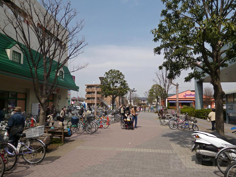 相鉄瀬谷駅北口前写真画像