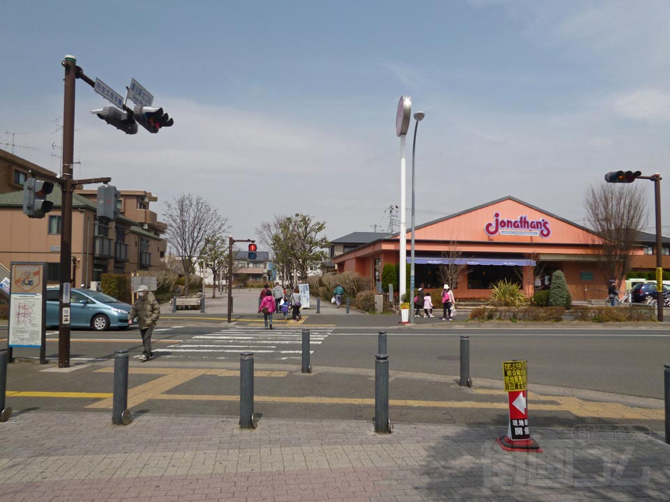 瀬谷駅北口前交差点写真画像