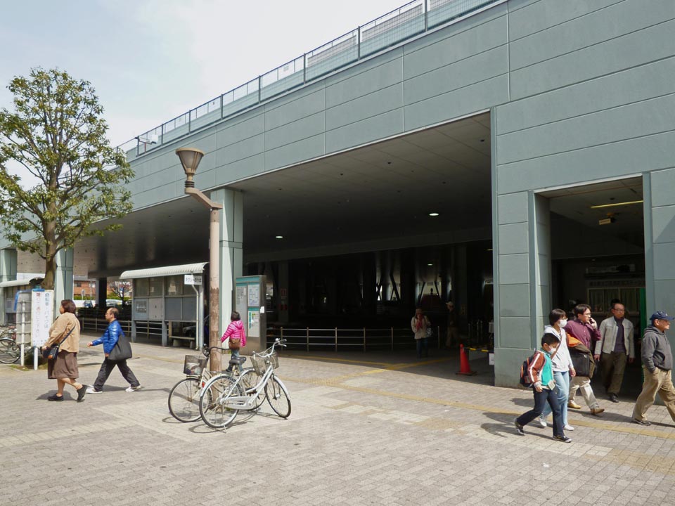 瀬谷駅バスターミナル写真画像
