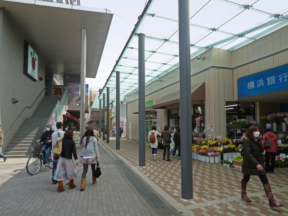 相鉄瀬谷駅北口前写真画像