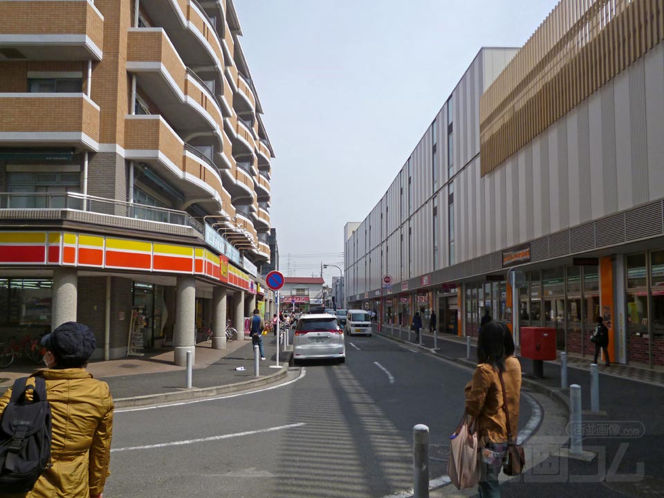 相鉄瀬谷駅北口前写真画像
