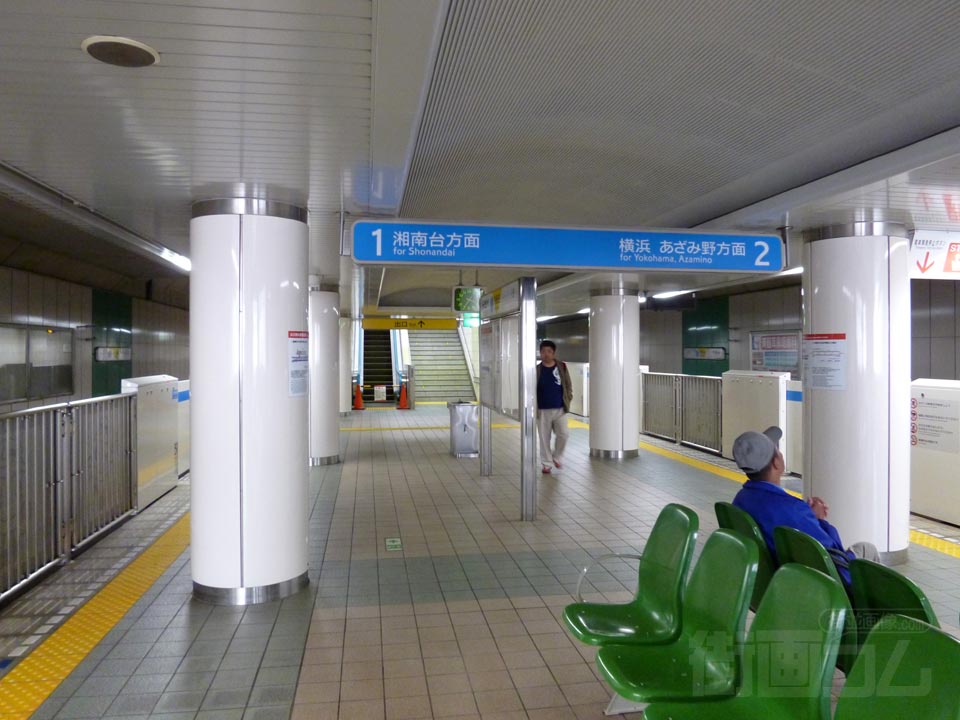 横浜市営地下鉄下飯田駅ホーム写真画像