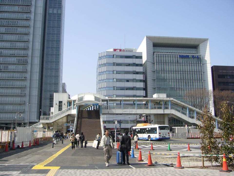新横浜駅前写真画像