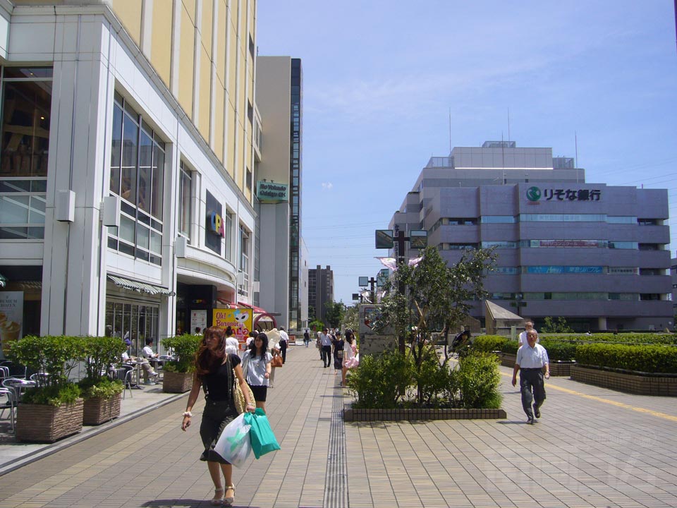 小田急新百合ヶ丘駅南口前写真画像