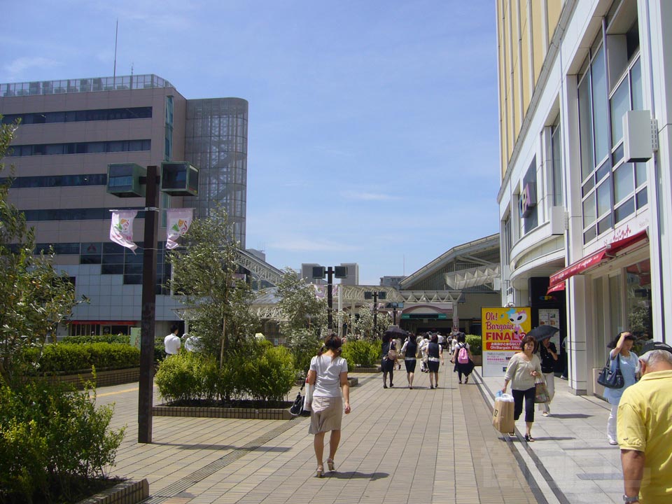 小田急新百合ヶ丘駅南口前写真画像