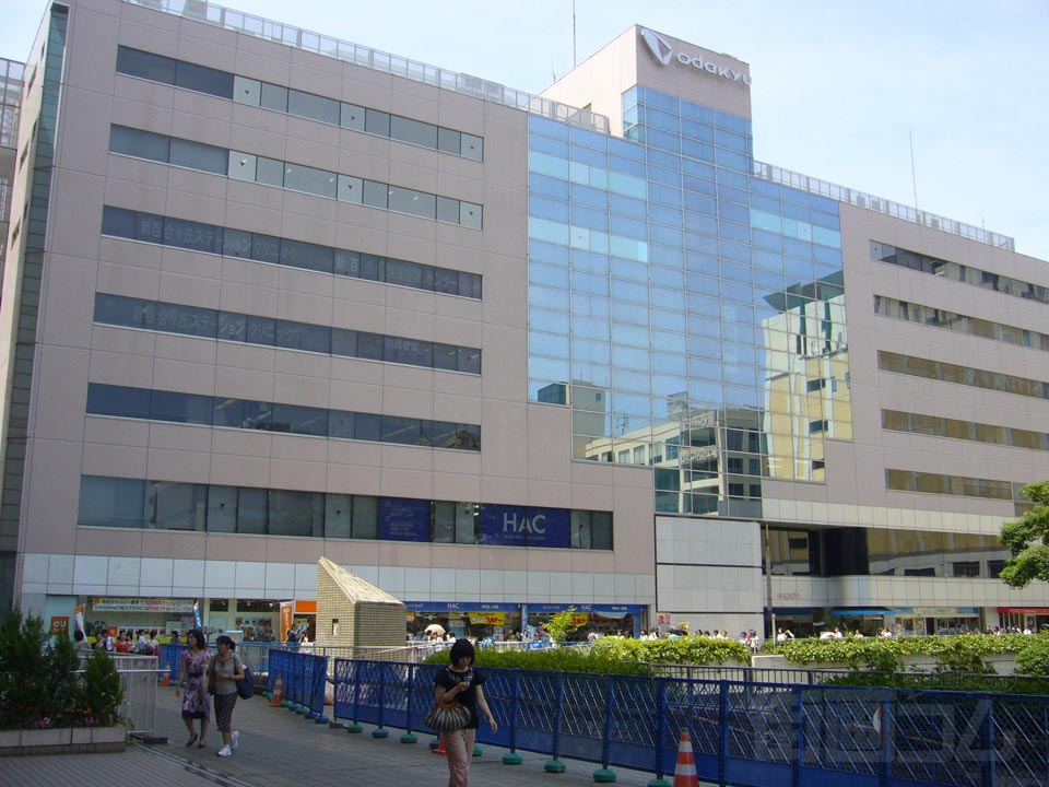 小田急新百合ヶ丘駅南口写真画像