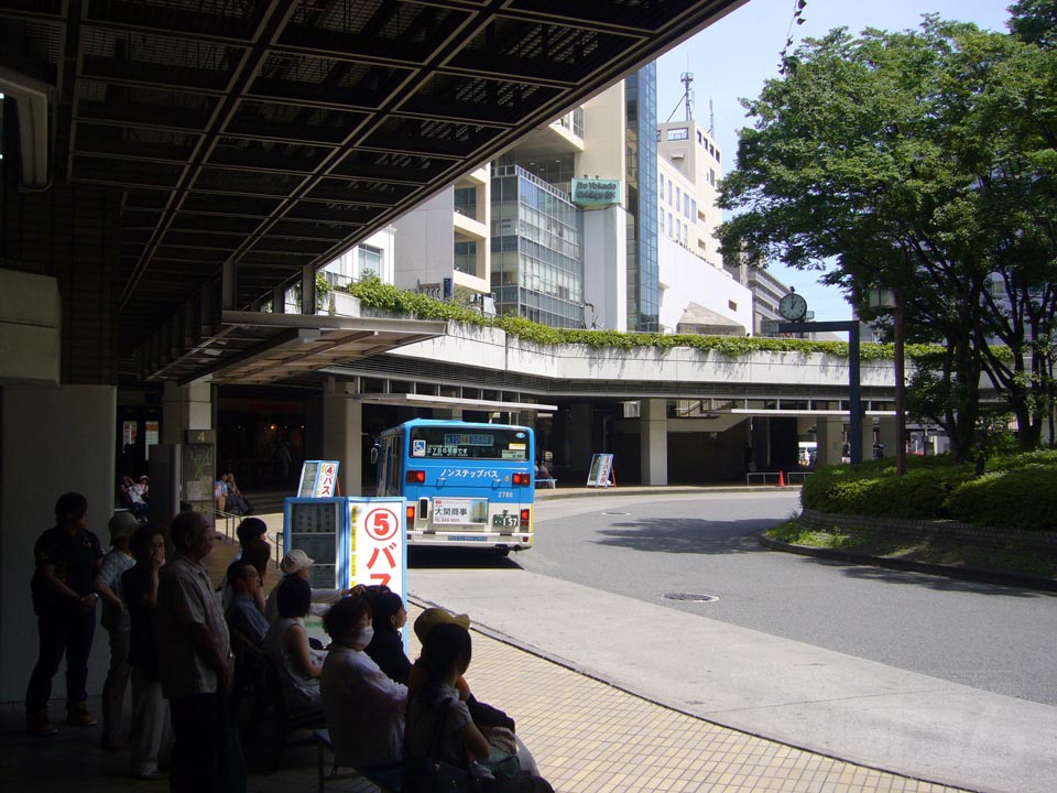 新百合ヶ丘駅バスターミナル写真画像