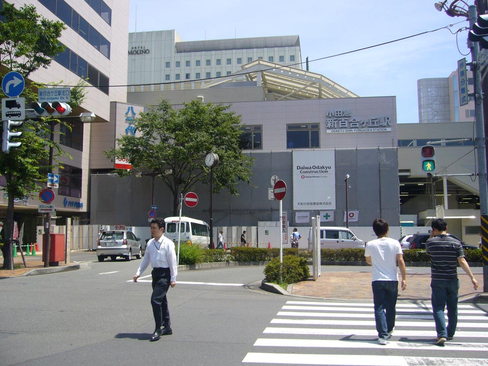 新百合ヶ丘駅北口交差点写真画像
