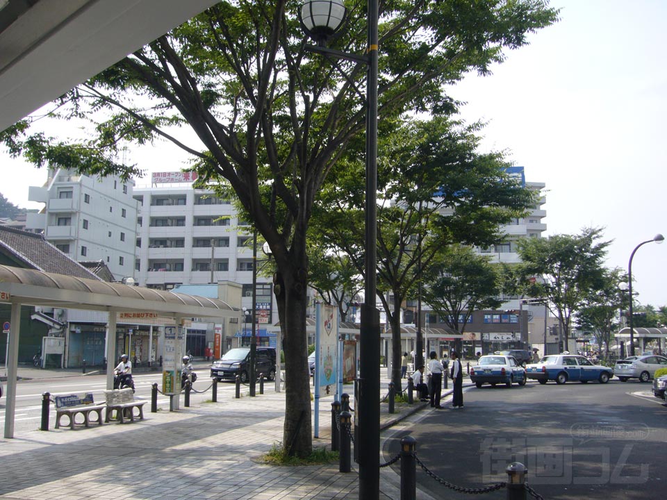 京急汐入駅前