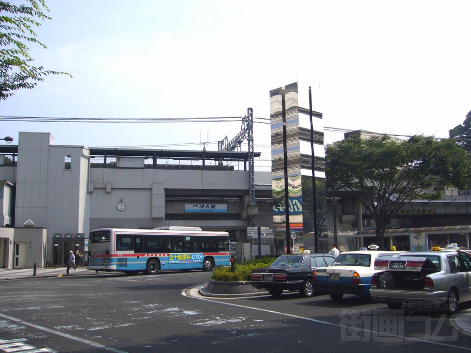 京急汐入駅前