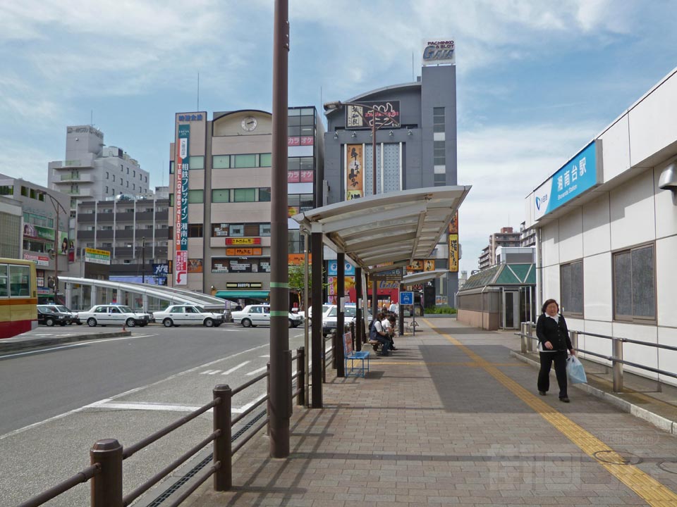 小田急・横浜市営地下鉄・相鉄湘南台駅前