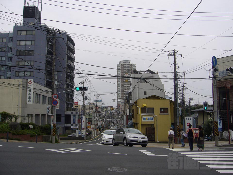 鶴ヶ峰駅入口交差点写真画像