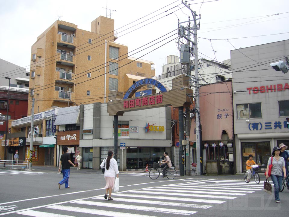和田町駅入口交差点写真画像