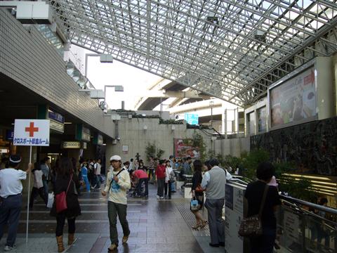横浜駅東口写真画像