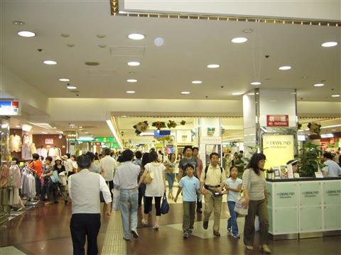 横浜駅西口地下街ザ・ダイヤモンド写真画像