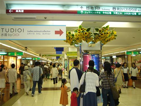 横浜駅西口地下街ザ・ダイヤモンド写真画像