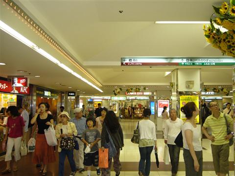 横浜駅西口地下街ザ・ダイヤモンド写真画像