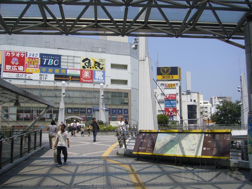 京急横須賀中央駅東口写真画像