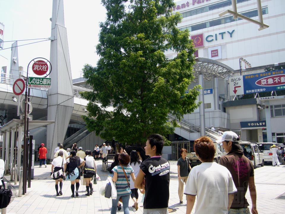 京急横須賀中央駅東口写真画像