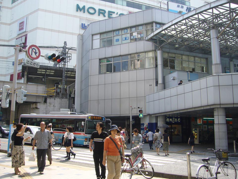 京急横須賀中央駅東口写真画像