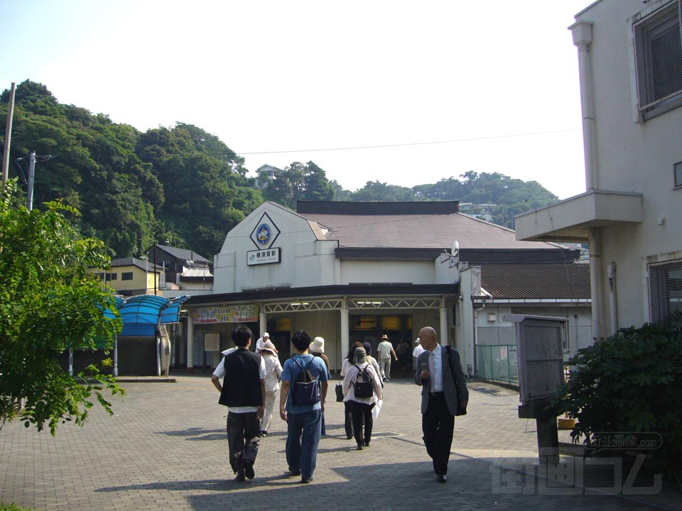 JR横須賀駅前