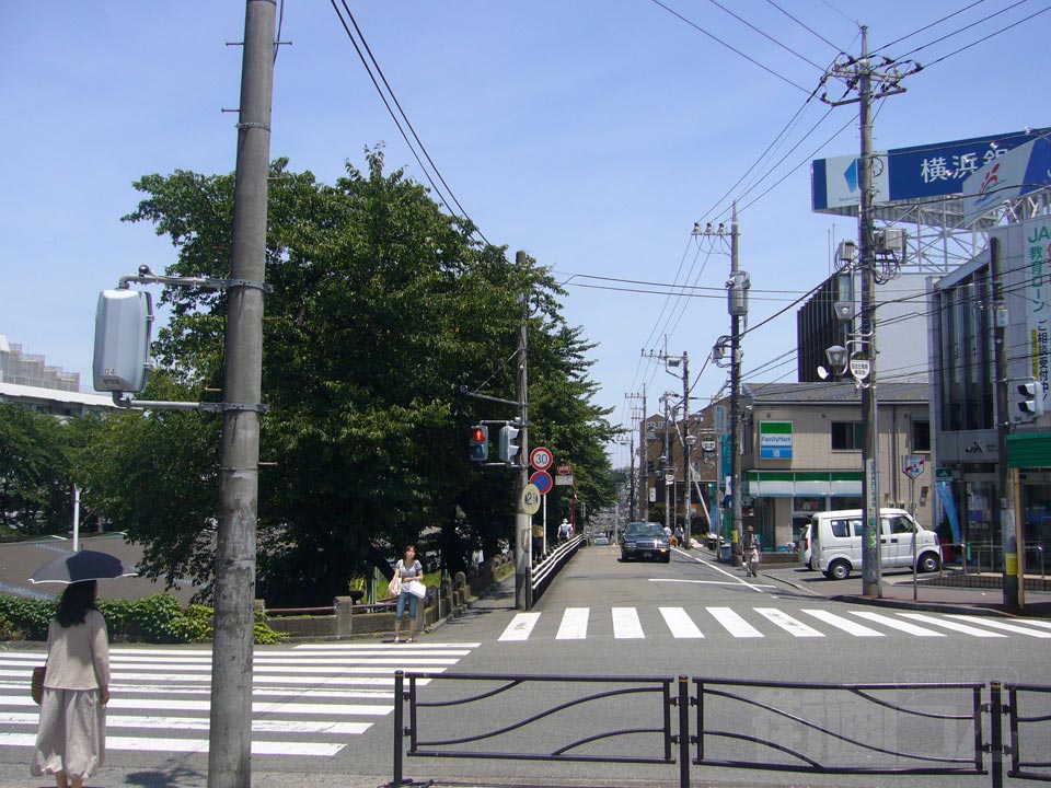 小田急百合ヶ丘駅南口前