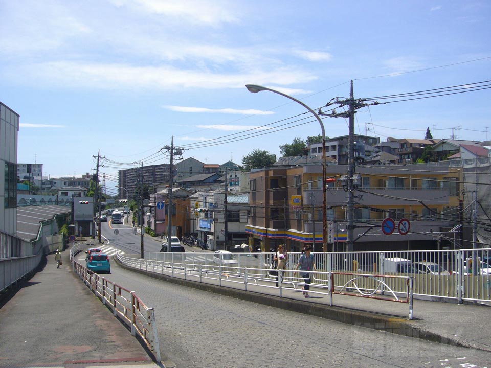 百合ヶ丘駅北側交差点