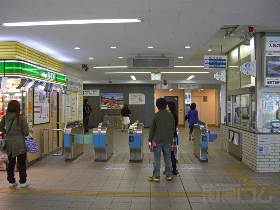 小田急座間駅改札口写真画像