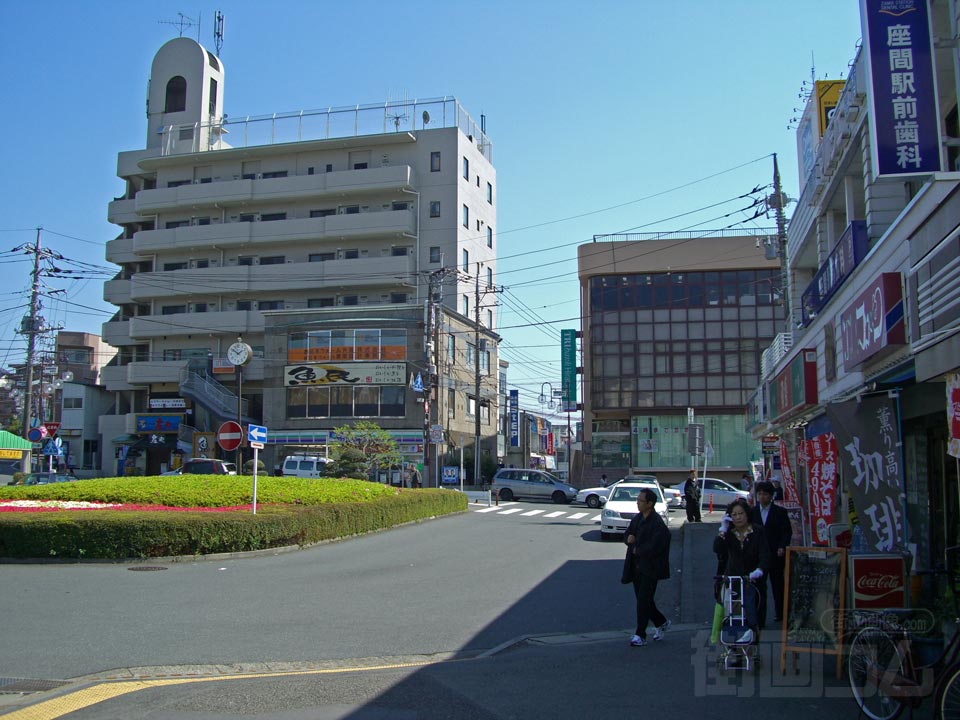 小田急座間駅東口前写真画像