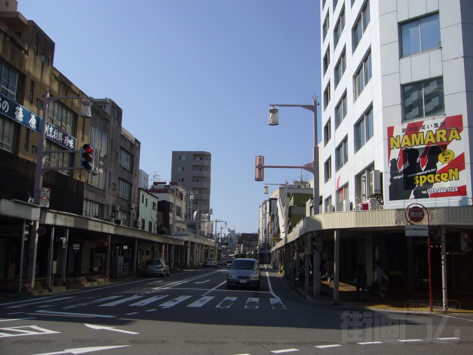 新津屋小路