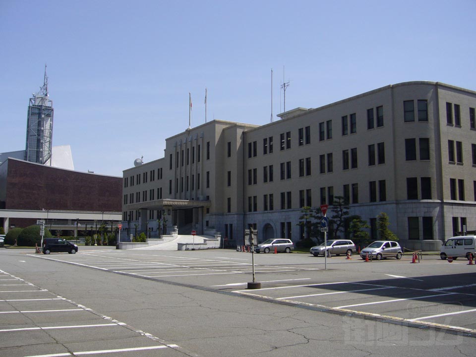 富山県庁