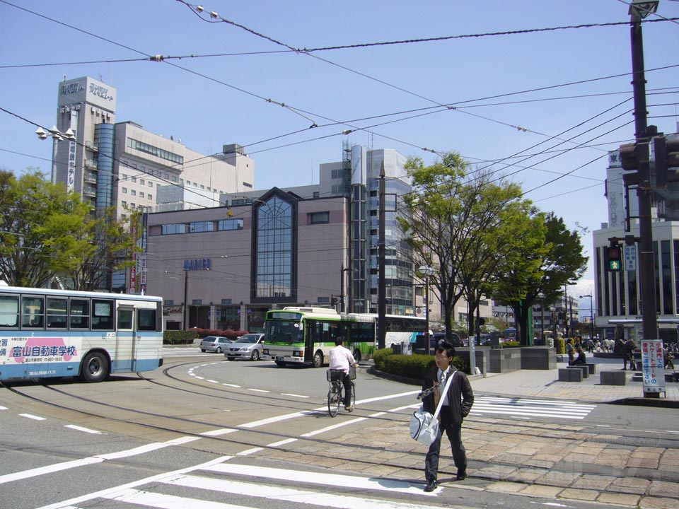 富山駅前中央交差点