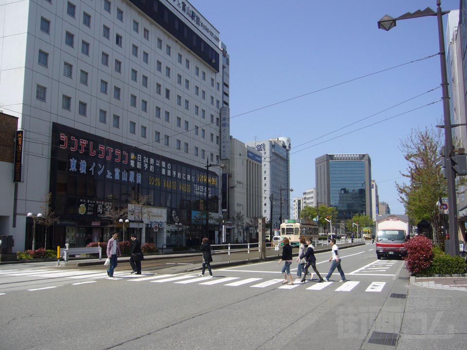 富山地鉄富山駅前電停前